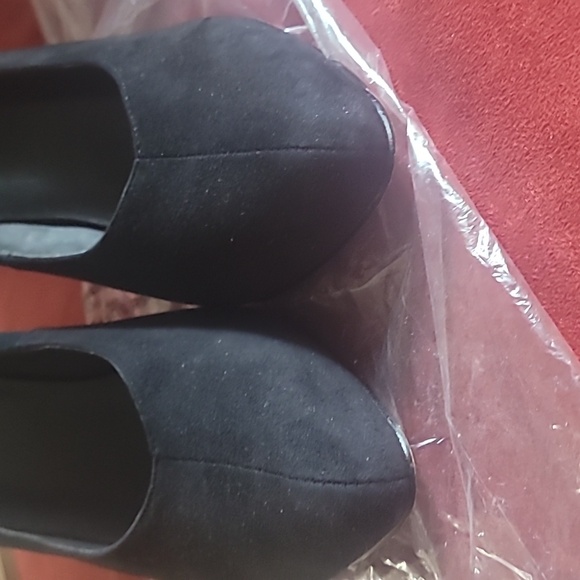 Steve Madden Slung Back Suede Pump - Picture 2 of 5
